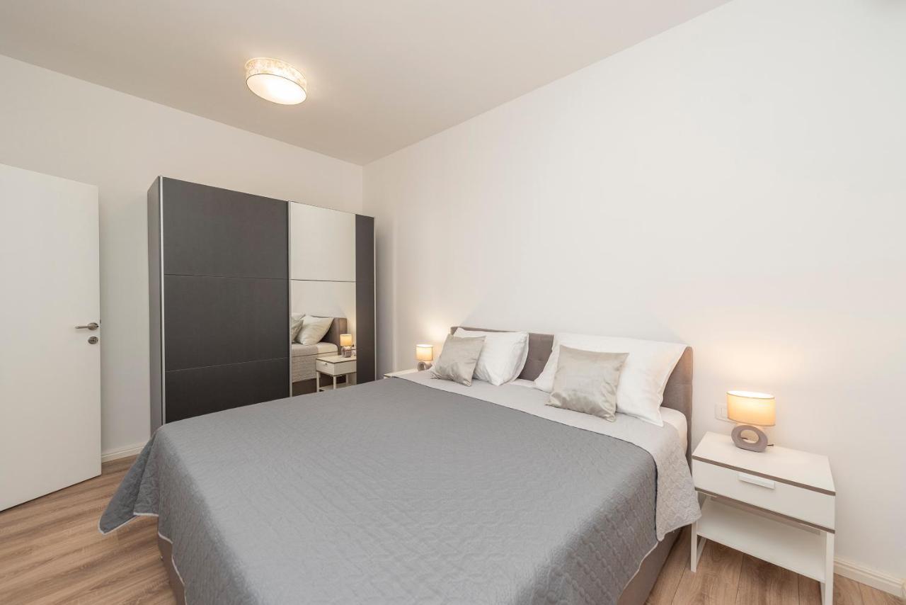 Villa Eni Apartments 2 Mandre Ngoại thất bức ảnh