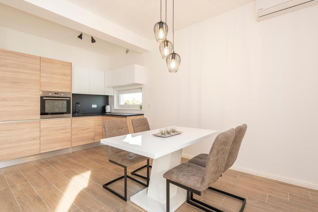 Villa Eni Apartments 2 Mandre Ngoại thất bức ảnh