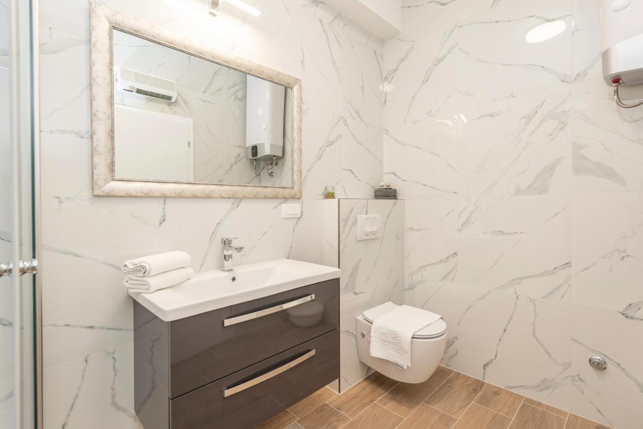 Villa Eni Apartments 2 Mandre Ngoại thất bức ảnh