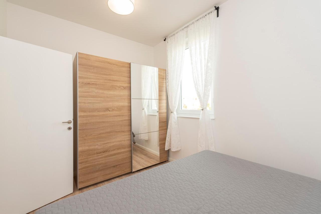 Villa Eni Apartments 2 Mandre Ngoại thất bức ảnh