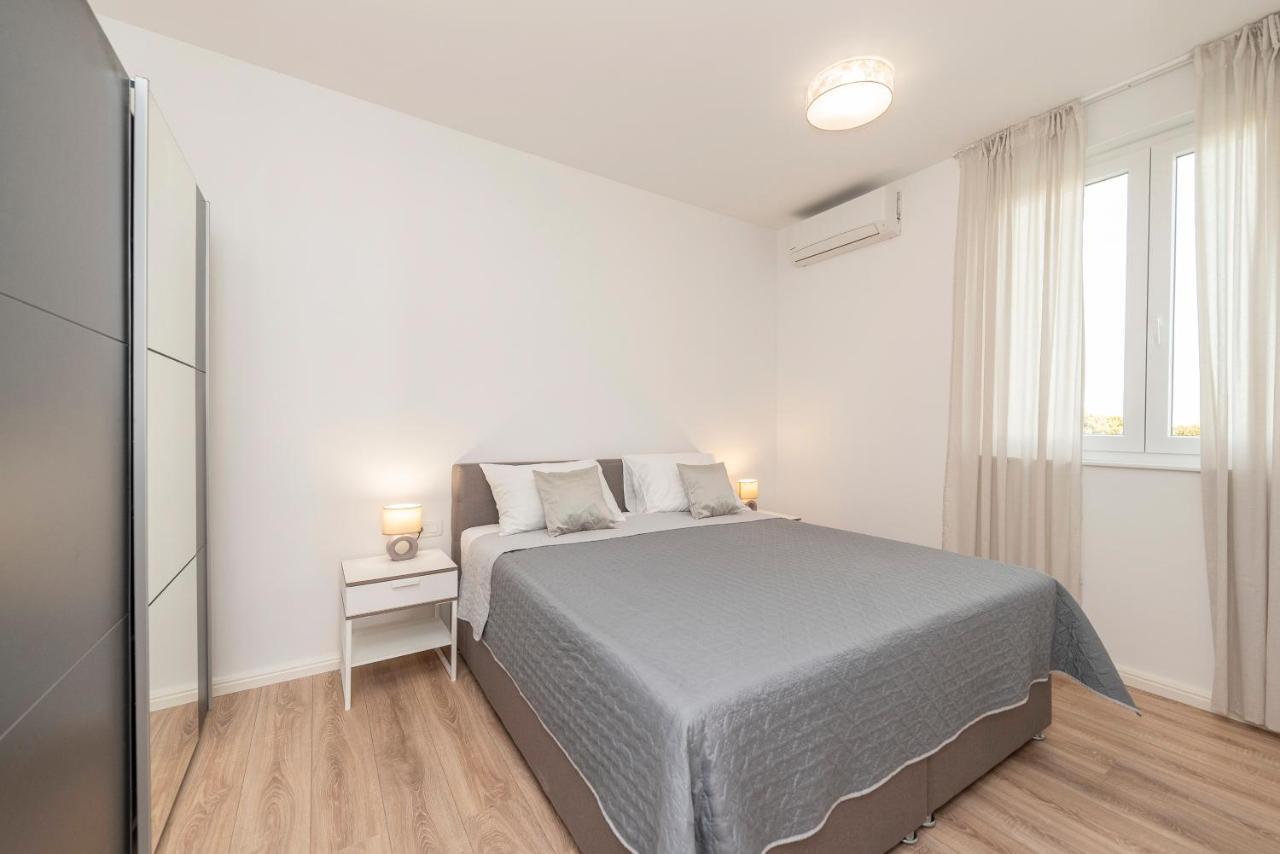 Villa Eni Apartments 2 Mandre Ngoại thất bức ảnh